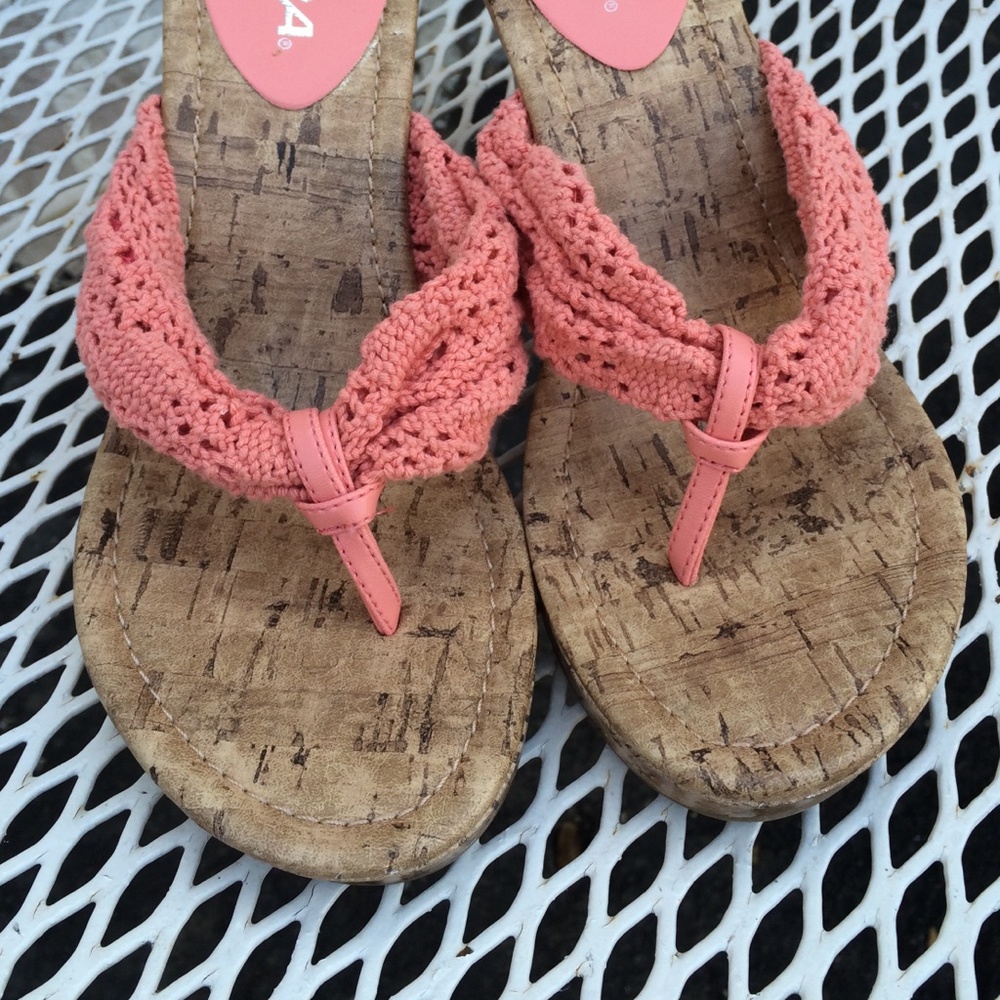 Beautiful crochet wedge heels 7💕